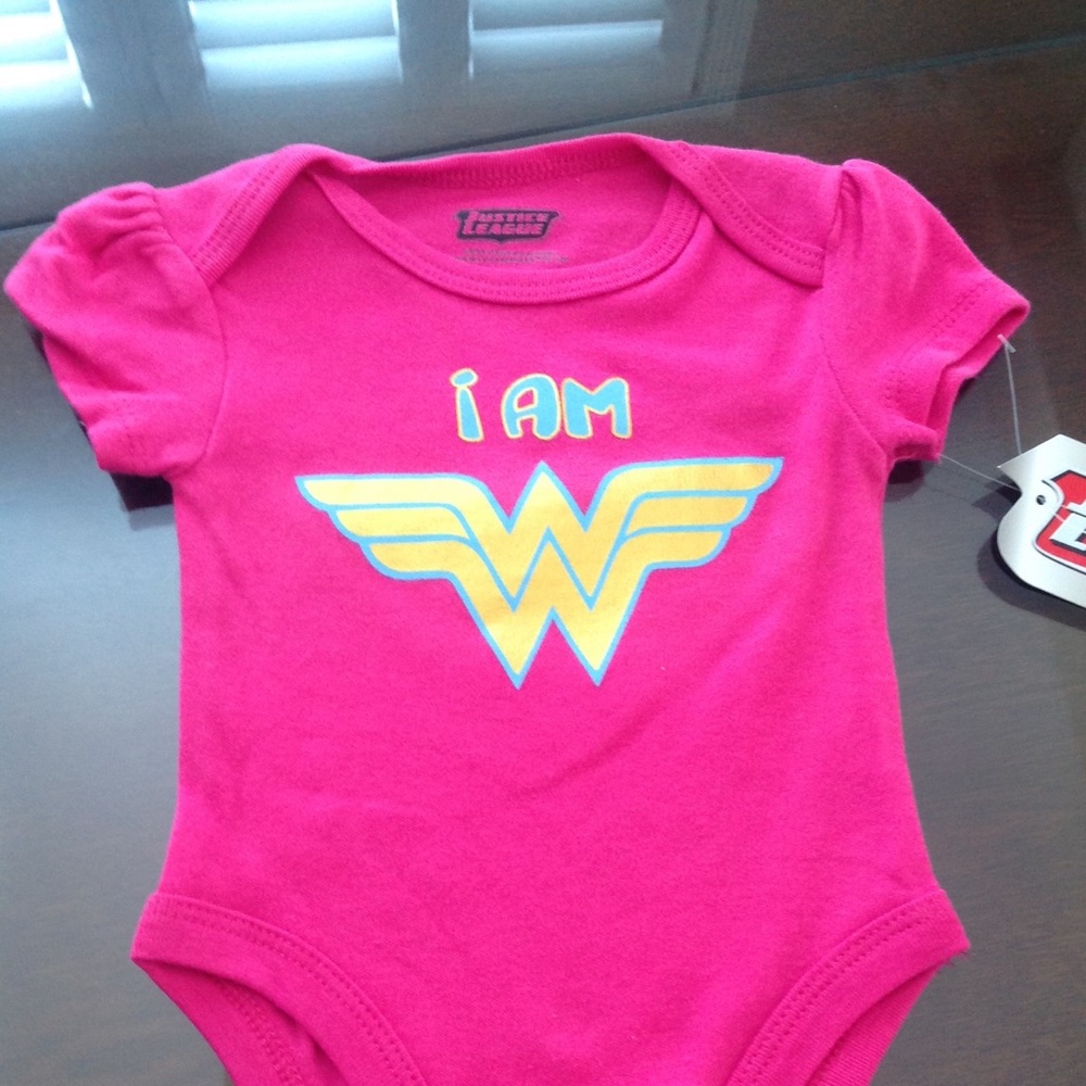 👶🏽🎀 NEW Justice League WW 0-3 mos Onesie